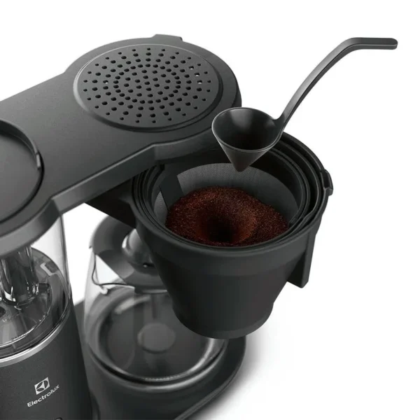 Cafeteira Elétrica Electrolux Automática 31 Xicaras Expert com Tecnologia PerfectSense Preta (CMP70) - Image 3