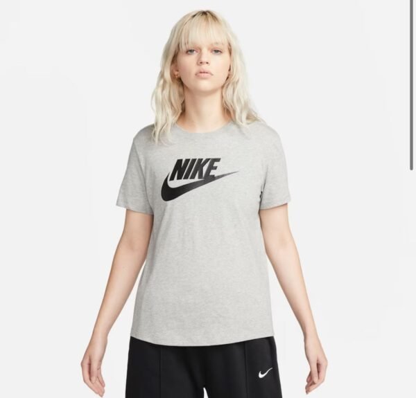 Camiseta Nike Sportswear Essentials Feminina - Image 3