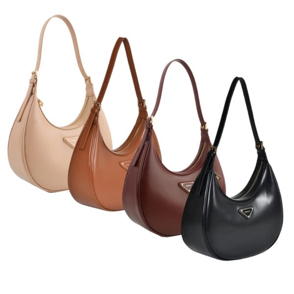 Bolsa de Ombro Arredondada Via Marte Meia Lua com Alça Ajustável B1-126