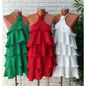 Vestido babados com flor broche
