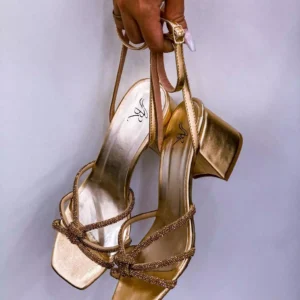 Sandália Feminina Metalizada Ouro com Strass Salto Bloco