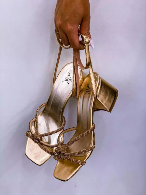 Sandália Feminina Metalizada Ouro com Strass Salto Bloco