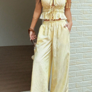 Conjunto Calça Listrada e Cropped com Babado e Amarração
